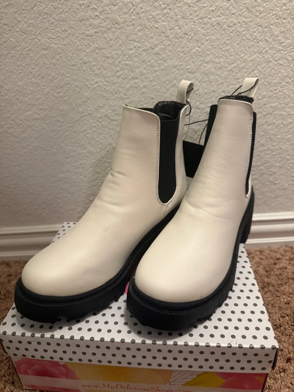 Forever 21 Cream Chelsea Boots with Black Lug Sole - Picture 1 of 4